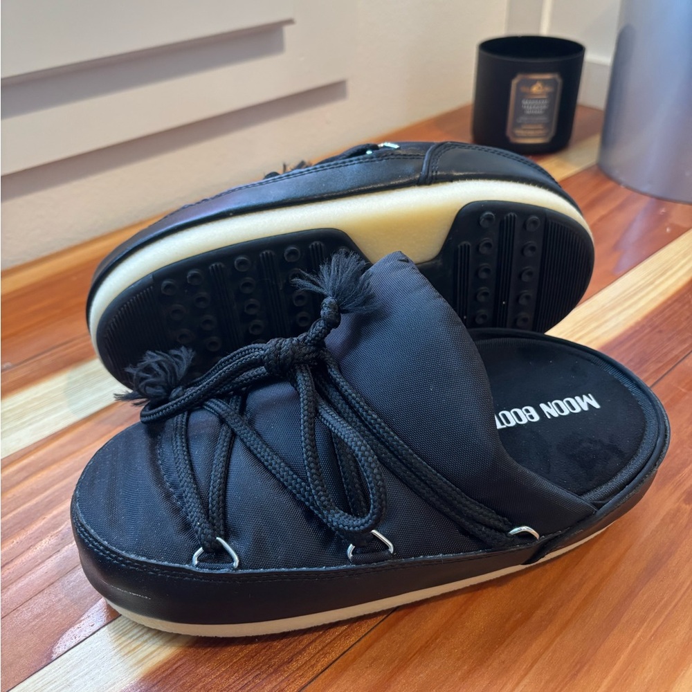Moon Boot Black Mules